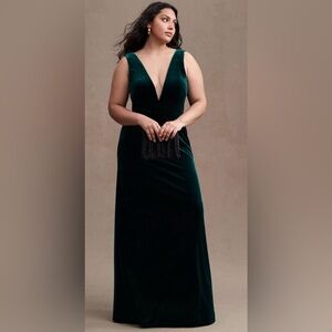 Jenny Yoo Logan Deep-V Velvet Column Gown - Emerald Green Size 26